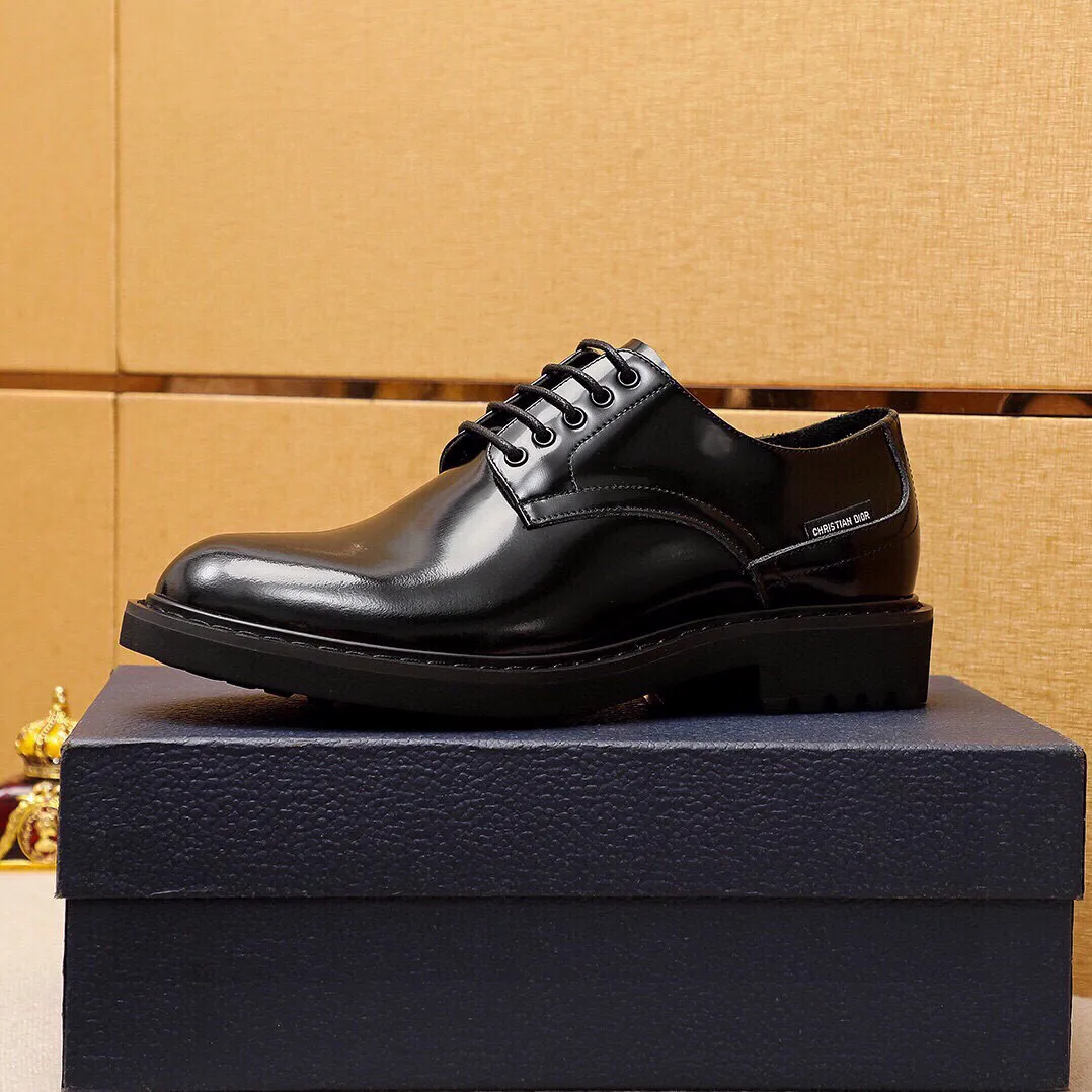 Men's shoes 💰580💐 Product trademark: Dior "Dior" business leather shoes Regular size: 39-44 (38.45🉑️customized) Product materials: Selected Italian imported first-layer open-edge beaded cowhide upper, imported water-dyed 🐂 cowhide lining. Strong three-dimensional visual effect, original outsole Color: 3 colors optional